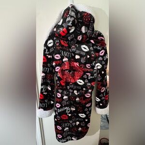 ‘Em & Elfie Lip Sequins Hooded Robe ❤️